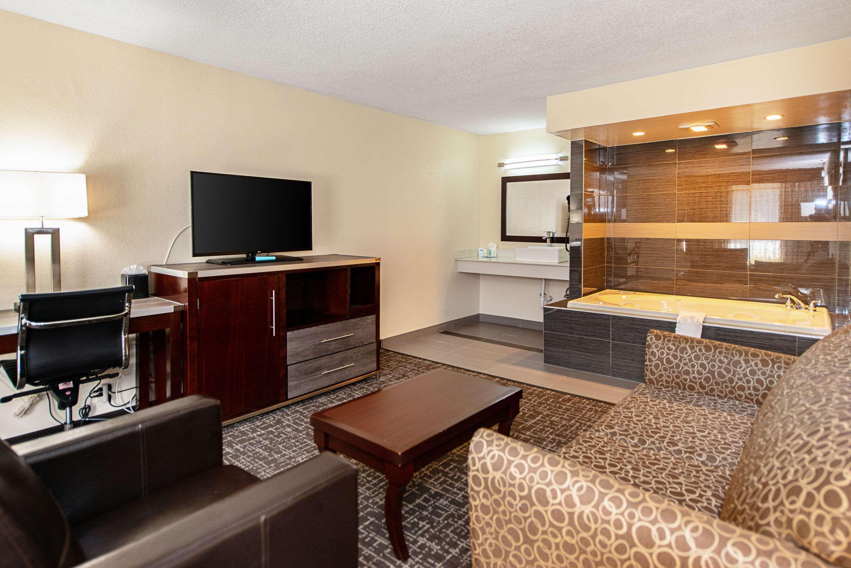 New Hope Inn & Suites Экстерьер фото